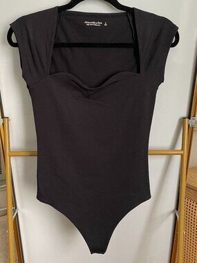 Abercrombie Seamless Fabric Cap Sleeve Sweetheart Bodysuit